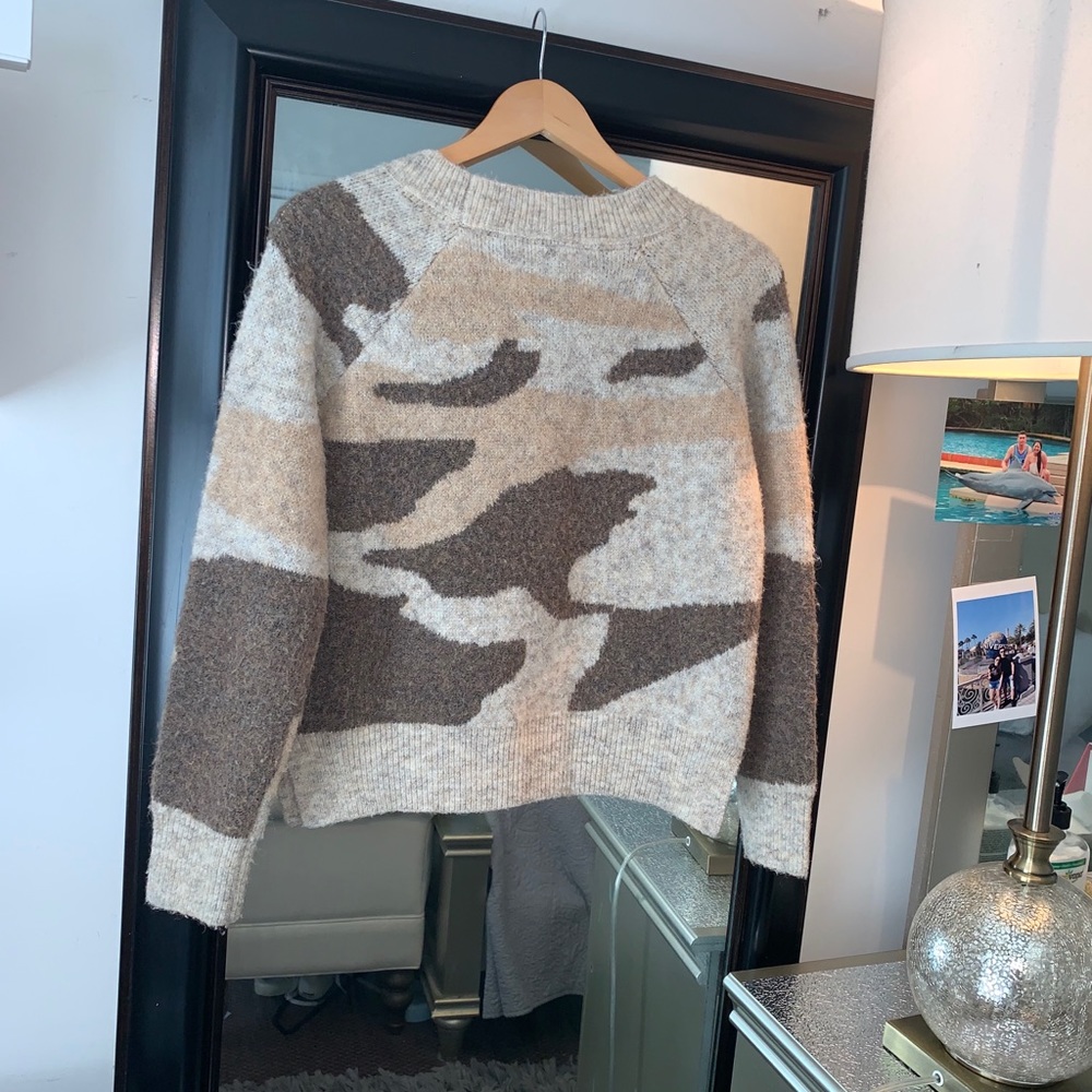 Moth sweater - Picture 4 of 7